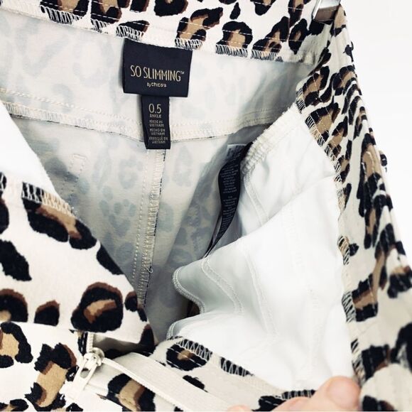 Chico's  So Slimming Leopard Print‎ Stretch Ankle Pants Size .5 - Picture 14 of 15